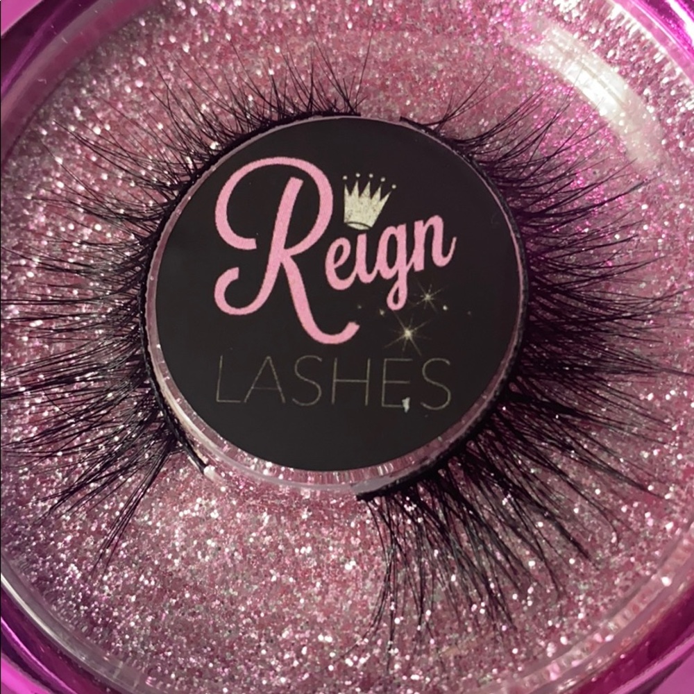 Reign Lashes “Lauren” 🌻 Never worn!